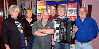Eric Bogle, Tom Orr, John Munro & CFC members © of Lindsay Addison